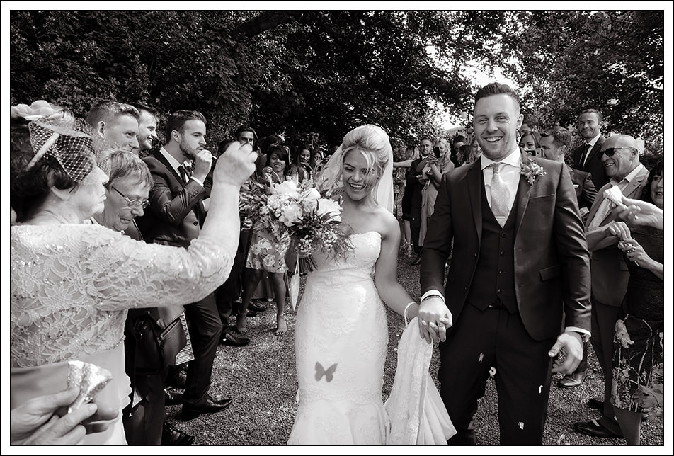 bride and groom confetti image