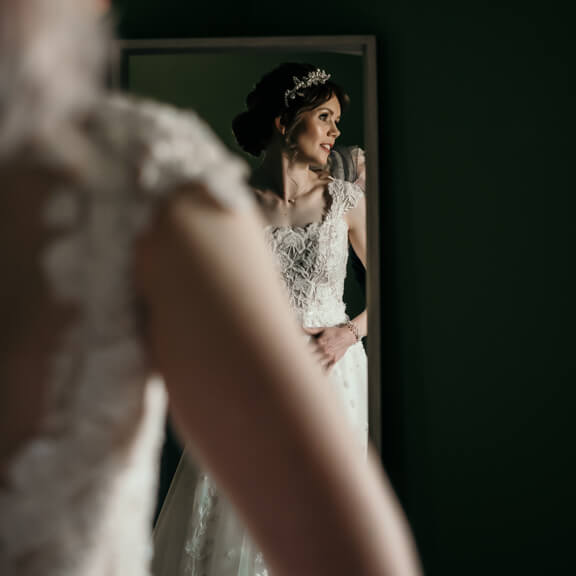 bride and grrom at ravenhall hotel scarborough